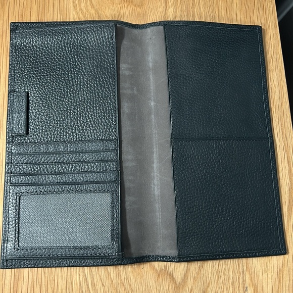 Abercrombie & Kent Pebble Dark Navy Long Passport ID Wallet - gently used - Picture 4 of 10